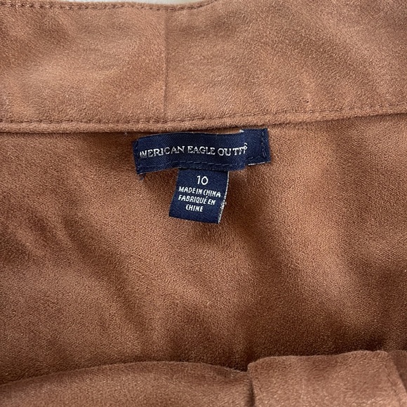 Like new mini suede skirt American Eagle - Picture 2 of 4